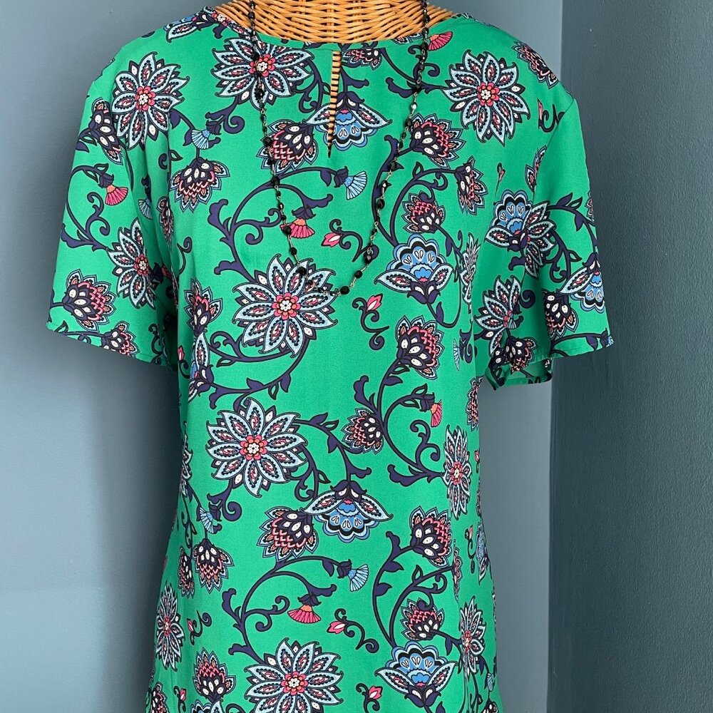 Van Heusen Short Sleeve Keyhole Floral Blouse with Flutter Sleeve - Size XL